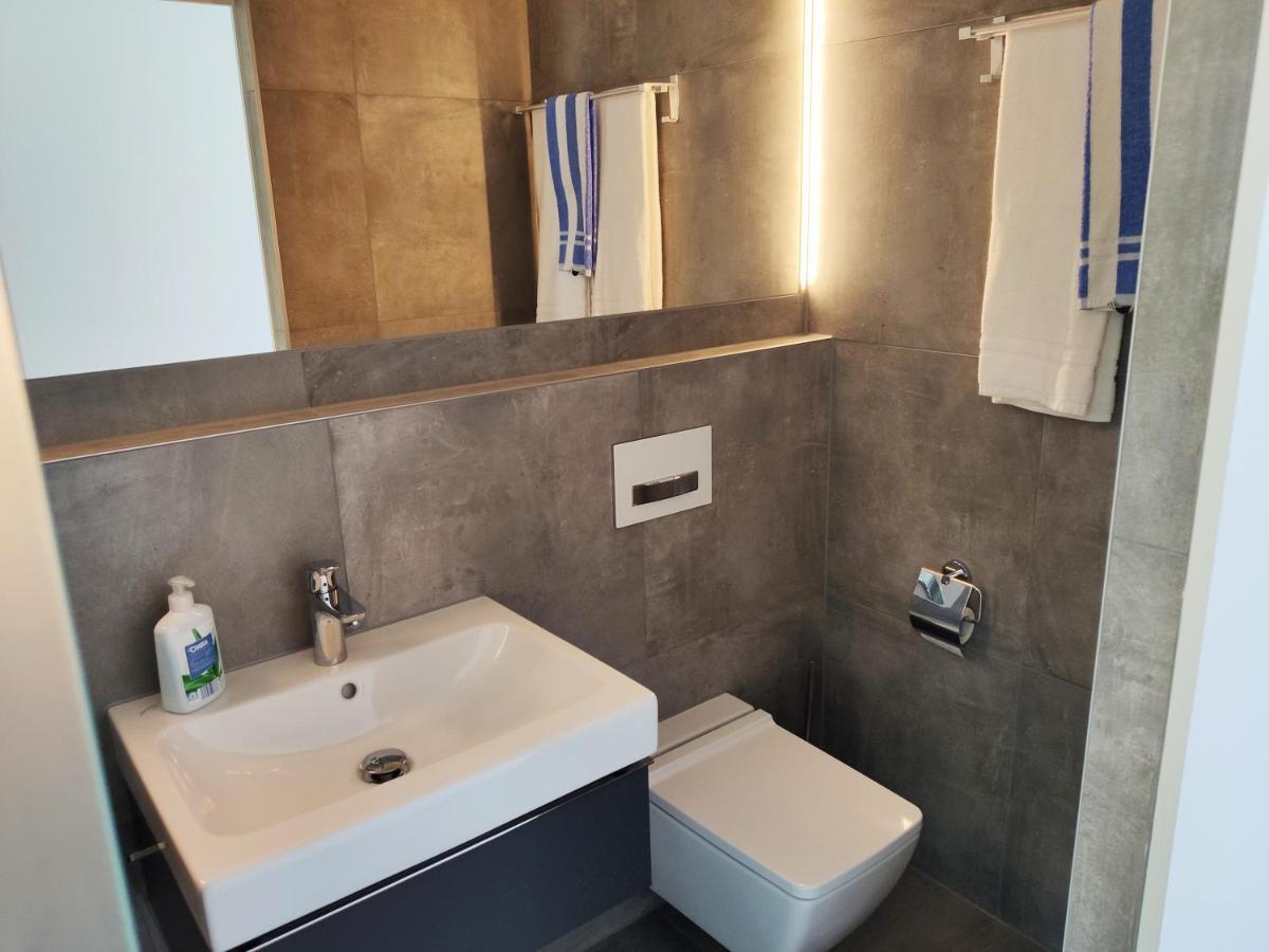 Modern Ausgebauter Ueberseecontainer Als Tiny House 베르트하임 외부 사진