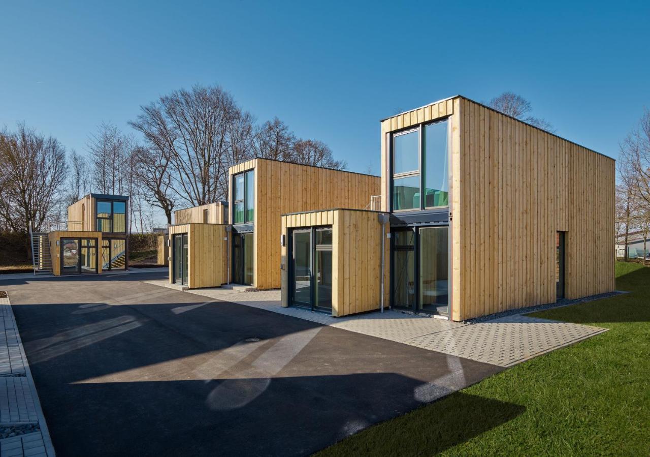 Modern Ausgebauter Ueberseecontainer Als Tiny House 베르트하임 외부 사진